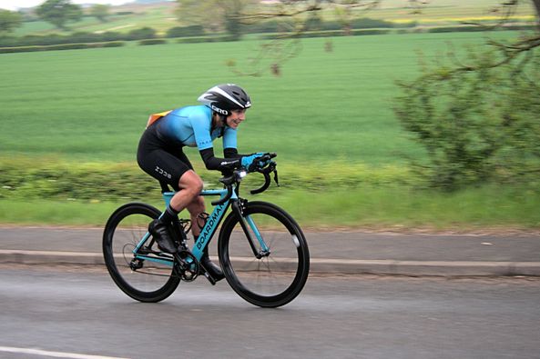 Sarah giving it full gas on the 10mile TT